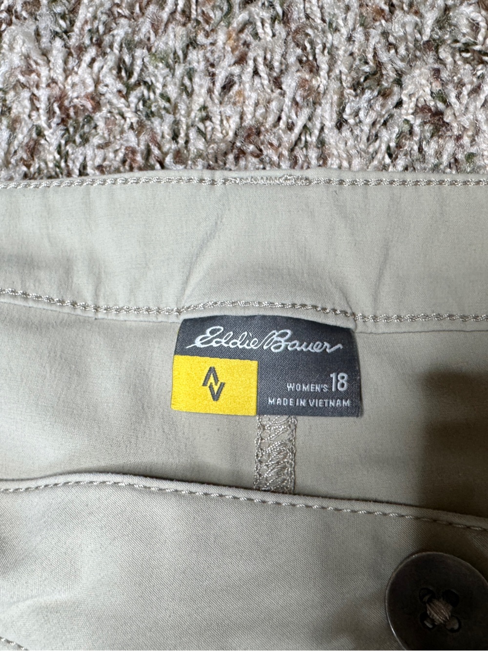 Eddie Bauer Light Khaki Cargo Shorts - Picture 3 of 5